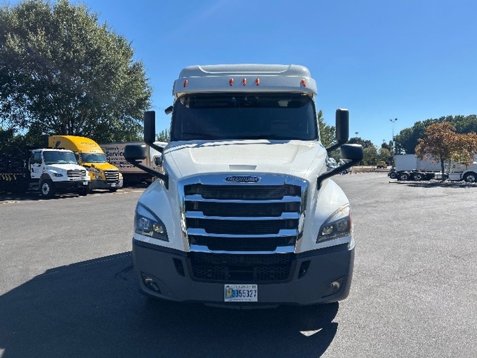 Sleeper Tractor-Heavy Duty Tractors-Freightliner-2020-T12664ST-Duluth-GA-489,406\n\t\tmiles-$ 67,250 - Image 2