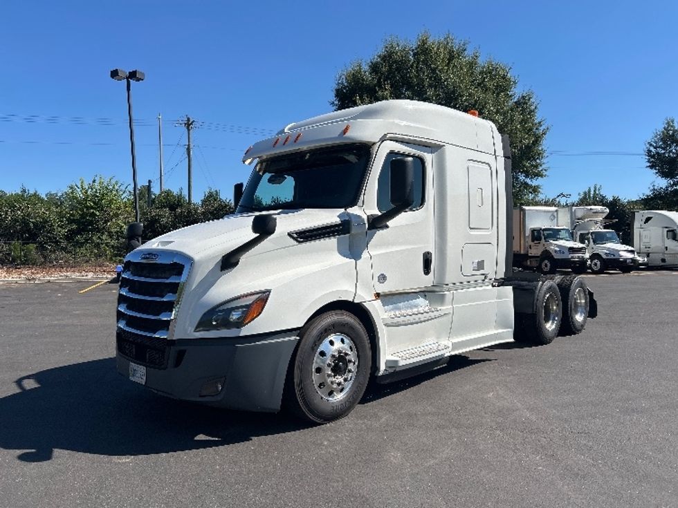 Sleeper Tractor-Heavy Duty Tractors-Freightliner-2020-T12664ST-Duluth-GA-489,406\n\t\tmiles-$ 67,250 - Image 3