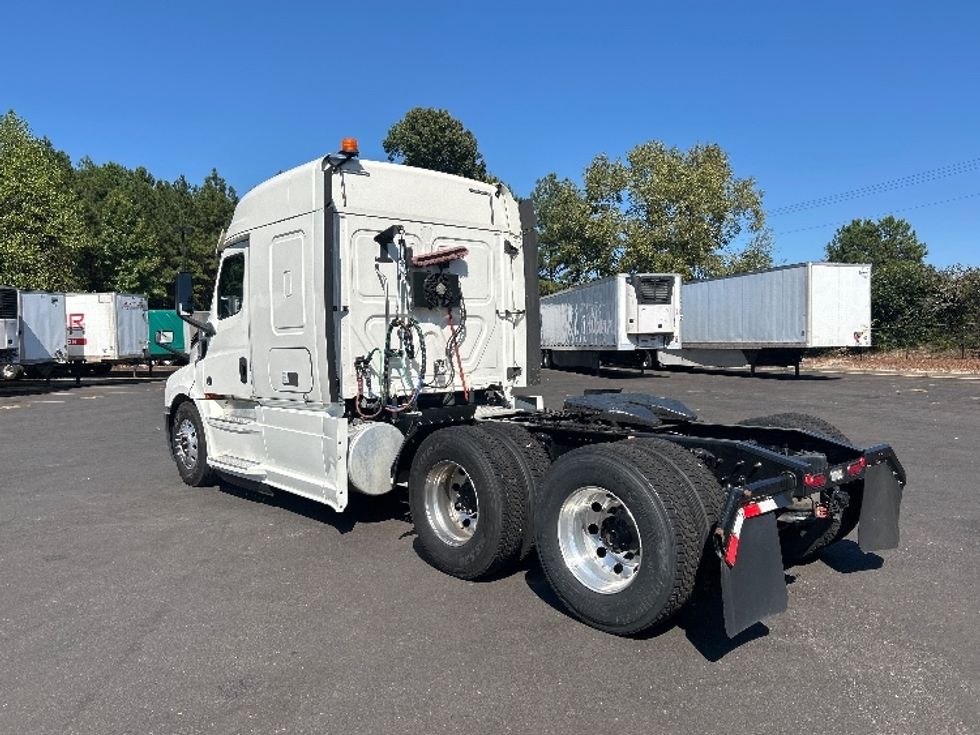 Sleeper Tractor-Heavy Duty Tractors-Freightliner-2020-T12664ST-Duluth-GA-489,406\n\t\tmiles-$ 67,250 - Image 5