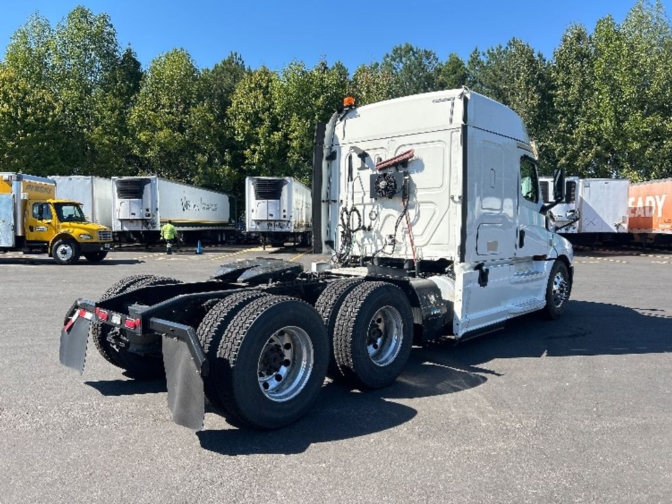 Sleeper Tractor-Heavy Duty Tractors-Freightliner-2020-T12664ST-Duluth-GA-489,406\n\t\tmiles-$ 67,250 - Image 7