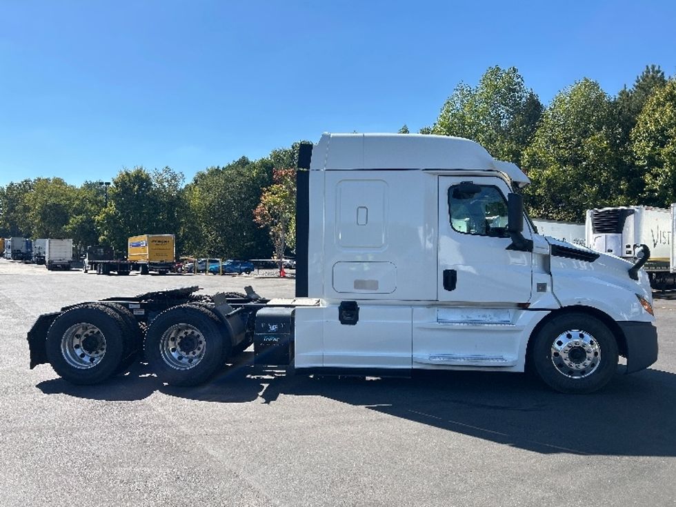 Sleeper Tractor-Heavy Duty Tractors-Freightliner-2020-T12664ST-Duluth-GA-489,406\n\t\tmiles-$ 67,250 - Image 8