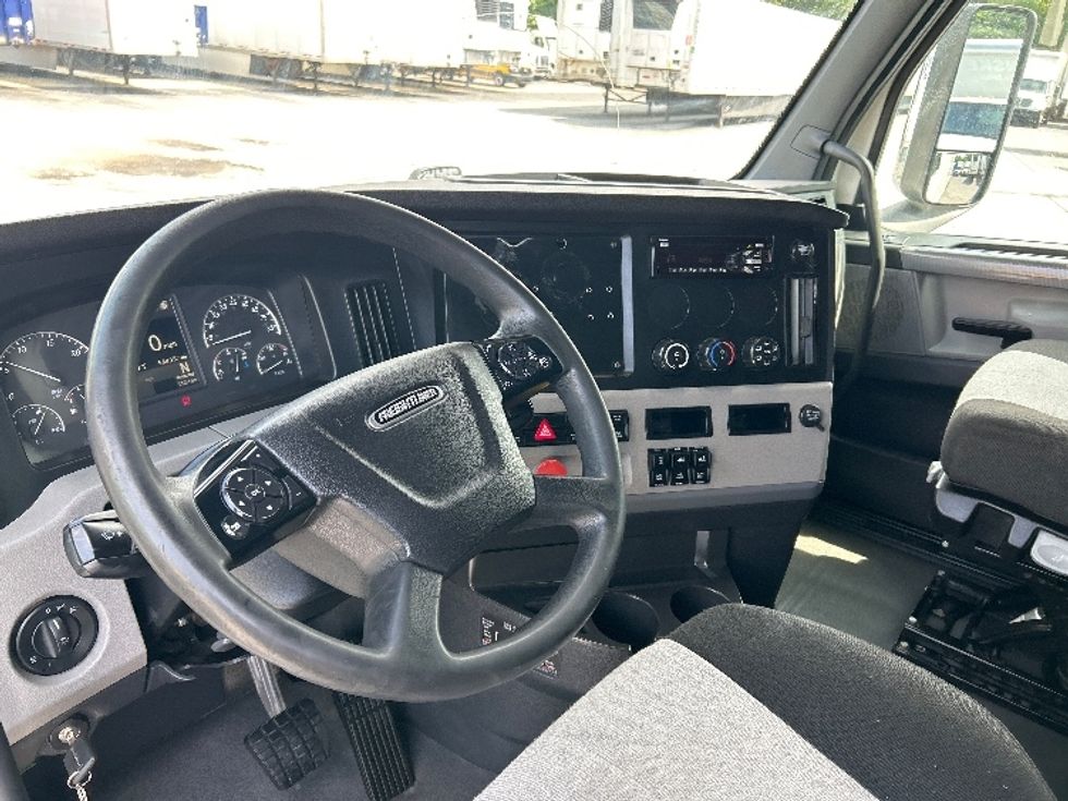 Sleeper Tractor-Heavy Duty Tractors-Freightliner-2020-T12664ST-Duluth-GA-568,156\n\t\tmiles-$ 60,000 - Image 10