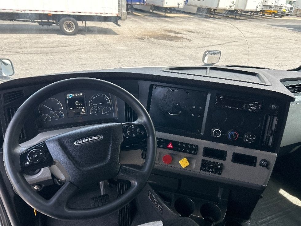 Sleeper Tractor-Heavy Duty Tractors-Freightliner-2020-T12664ST-Duluth-GA-568,156\n\t\tmiles-$ 60,000 - Image 11