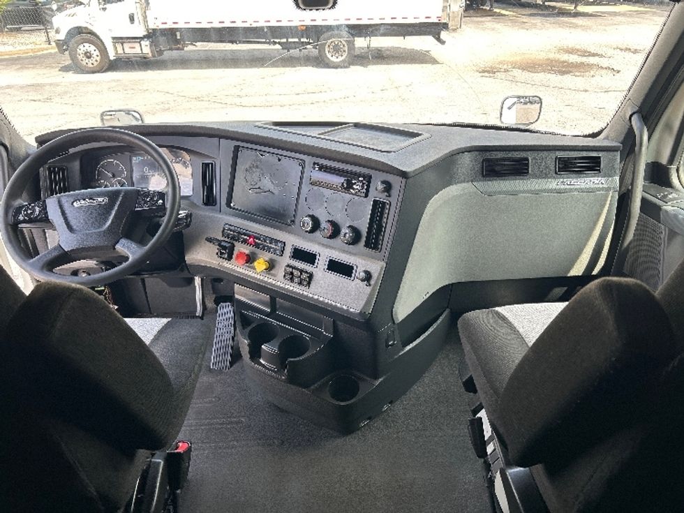 Sleeper Tractor-Heavy Duty Tractors-Freightliner-2020-T12664ST-Duluth-GA-568,156\n\t\tmiles-$ 60,000 - Image 12