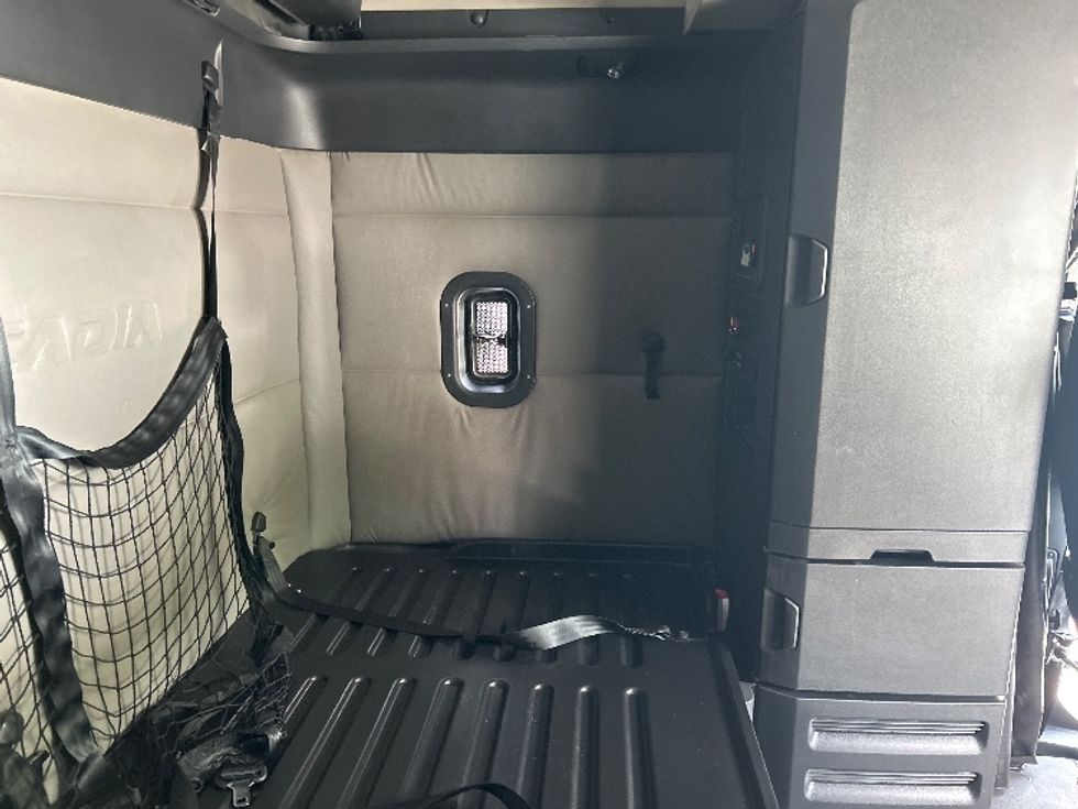 Sleeper Tractor-Heavy Duty Tractors-Freightliner-2020-T12664ST-Duluth-GA-568,156\n\t\tmiles-$ 60,000 - Image 18