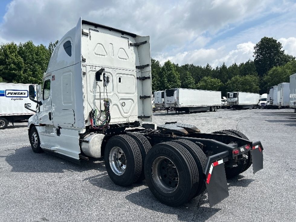Sleeper Tractor-Heavy Duty Tractors-Freightliner-2020-T12664ST-Duluth-GA-568,156\n\t\tmiles-$ 60,000 - Image 5