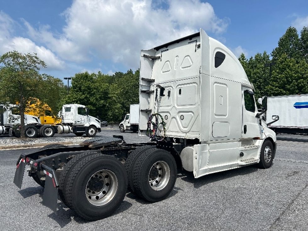 Sleeper Tractor-Heavy Duty Tractors-Freightliner-2020-T12664ST-Duluth-GA-568,156\n\t\tmiles-$ 60,000 - Image 7