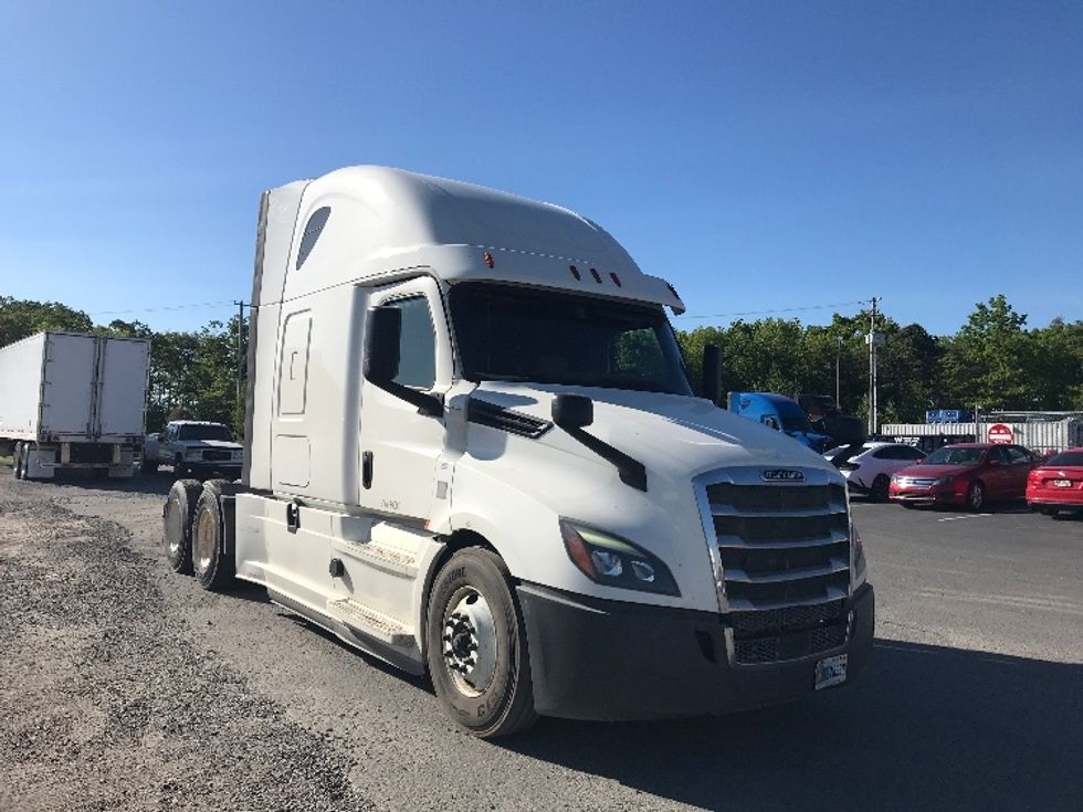 Sleeper Tractor-Heavy Duty Tractors-Freightliner-2020-T12664ST-Duncansville-PA-734,455\n\t\tmiles-$ 49,750 - Image 1