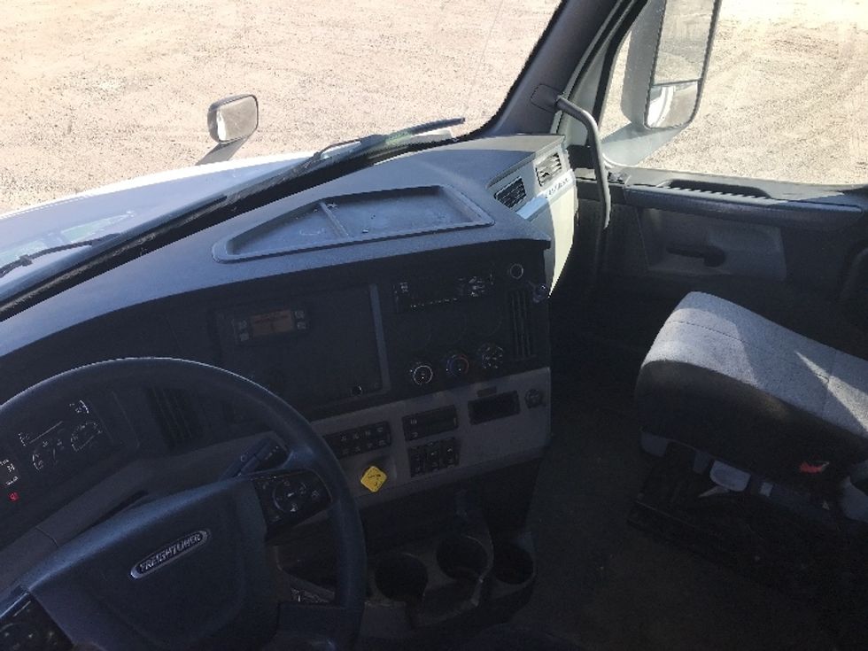Sleeper Tractor-Heavy Duty Tractors-Freightliner-2020-T12664ST-Duncansville-PA-734,455\n\t\tmiles-$ 49,750 - Image 10