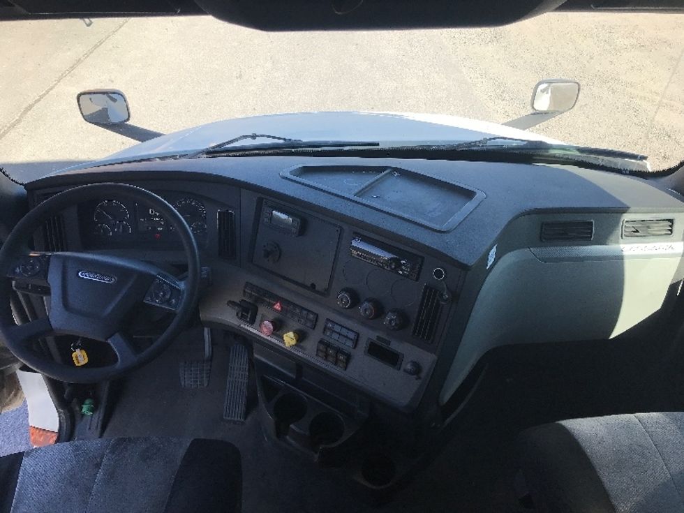 Sleeper Tractor-Heavy Duty Tractors-Freightliner-2020-T12664ST-Duncansville-PA-734,455\n\t\tmiles-$ 49,750 - Image 12