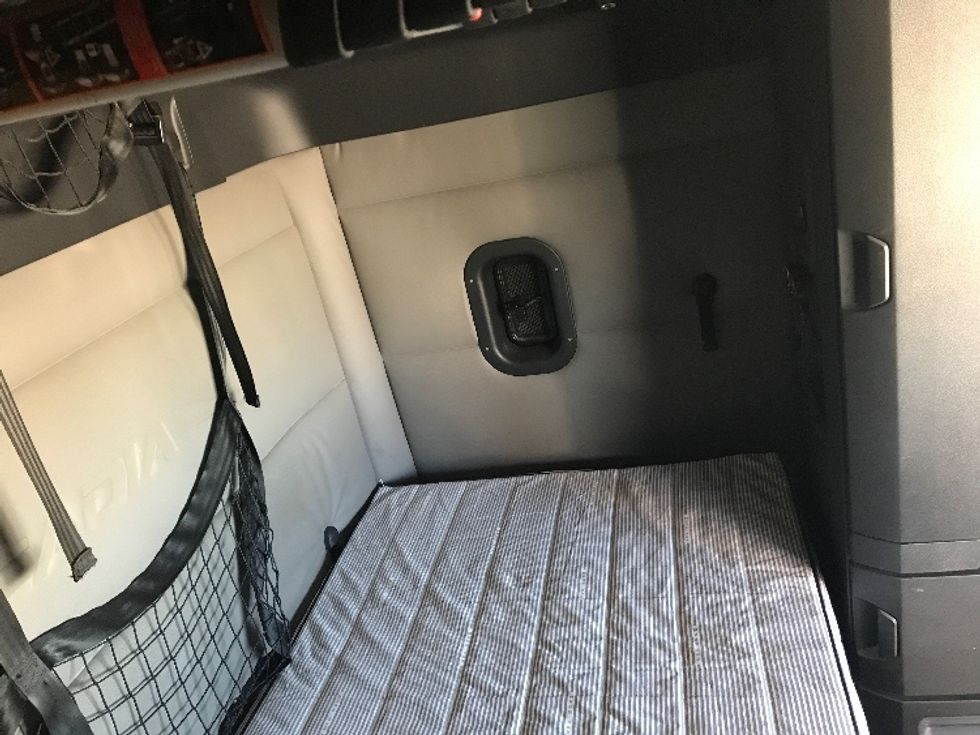 Sleeper Tractor-Heavy Duty Tractors-Freightliner-2020-T12664ST-Duncansville-PA-734,455\n\t\tmiles-$ 49,750 - Image 18