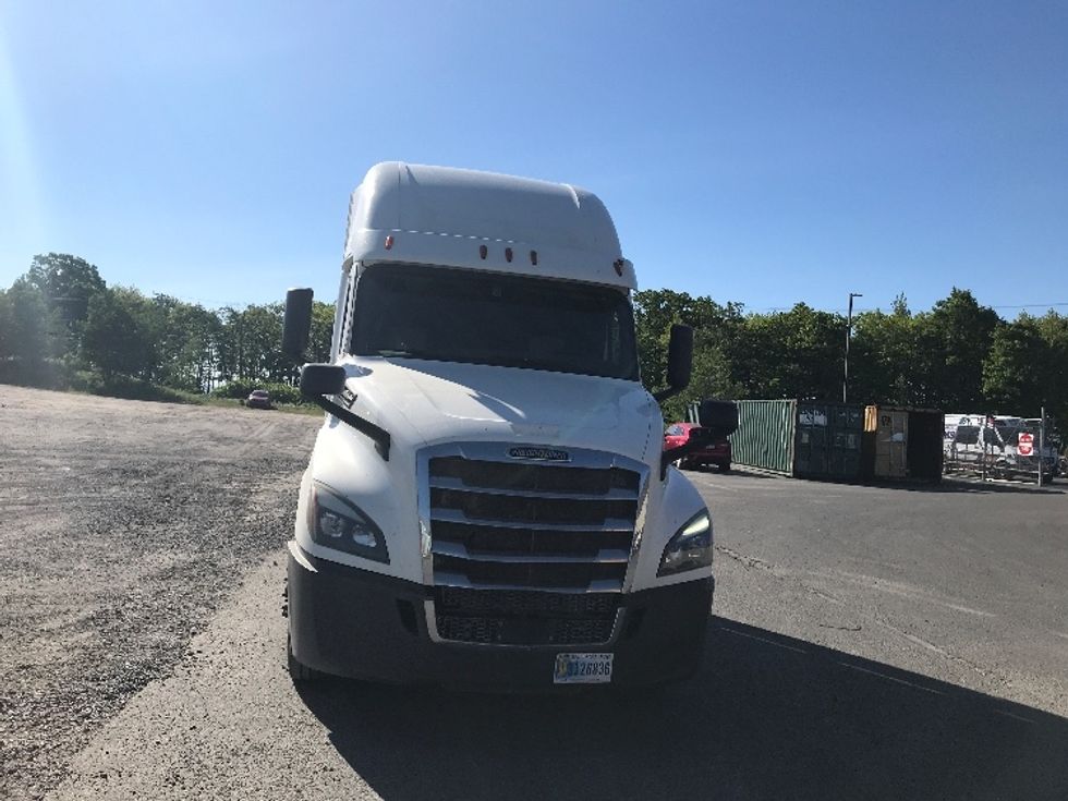 Sleeper Tractor-Heavy Duty Tractors-Freightliner-2020-T12664ST-Duncansville-PA-734,455\n\t\tmiles-$ 49,750 - Image 2
