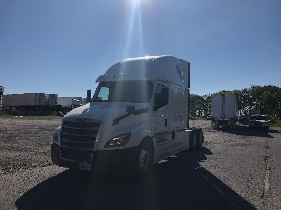 Sleeper Tractor-Heavy Duty Tractors-Freightliner-2020-T12664ST-Duncansville-PA-734,455\n\t\tmiles-$ 49,750 - Image 3