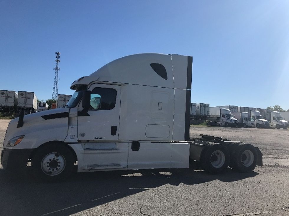 Sleeper Tractor-Heavy Duty Tractors-Freightliner-2020-T12664ST-Duncansville-PA-734,455\n\t\tmiles-$ 49,750 - Image 4