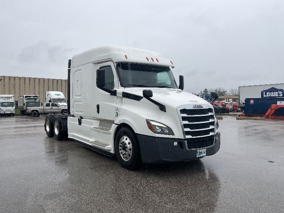 Sleeper Tractor-Heavy Duty Tractors-Freightliner-2020-T12664ST-Earth City-MO-480,145\n\t\tmiles-$ 73,250 - Image 1