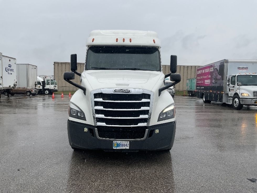 Sleeper Tractor-Heavy Duty Tractors-Freightliner-2020-T12664ST-Earth City-MO-480,145\n\t\tmiles-$ 73,250 - Image 2