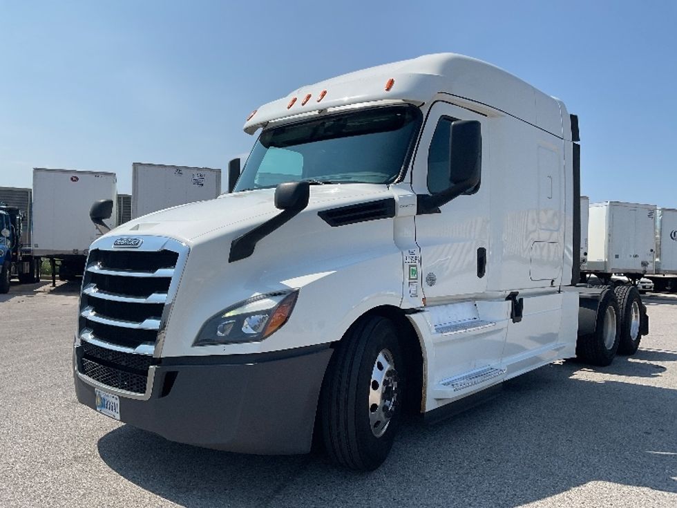 Sleeper Tractor-Heavy Duty Tractors-Freightliner-2020-T12664ST-Earth City-MO-587,859\n\t\tmiles-$ 65,000 - Image 3