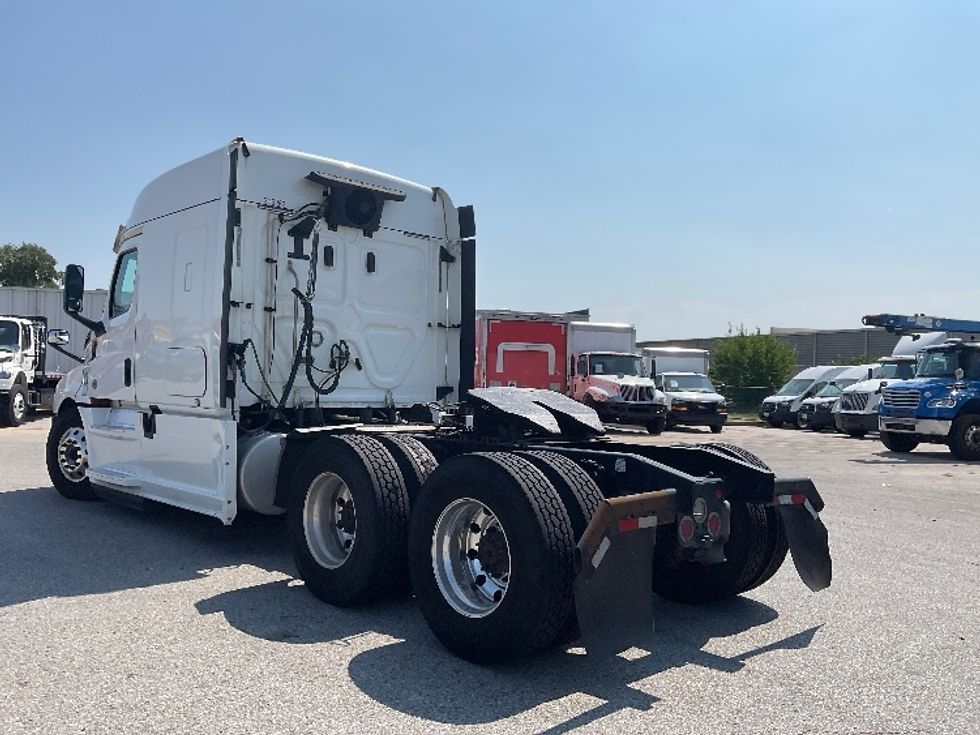 Sleeper Tractor-Heavy Duty Tractors-Freightliner-2020-T12664ST-Earth City-MO-587,859\n\t\tmiles-$ 65,000 - Image 5
