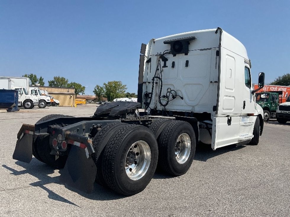 Sleeper Tractor-Heavy Duty Tractors-Freightliner-2020-T12664ST-Earth City-MO-587,859\n\t\tmiles-$ 65,000 - Image 7