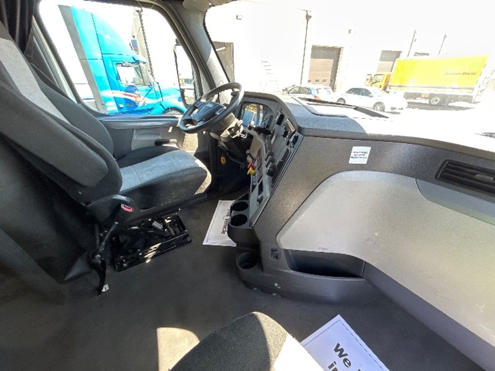 Sleeper Tractor-Heavy Duty Tractors-Freightliner-2020-T12664ST-East Chicago-IN-246,132\n\t\tmiles-$ 71,250 - Image 15