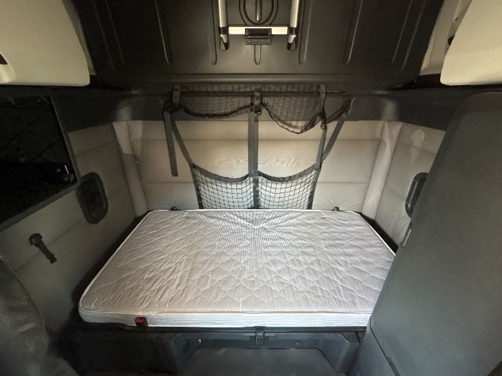 Sleeper Tractor-Heavy Duty Tractors-Freightliner-2020-T12664ST-East Chicago-IN-246,132\n\t\tmiles-$ 71,250 - Image 16