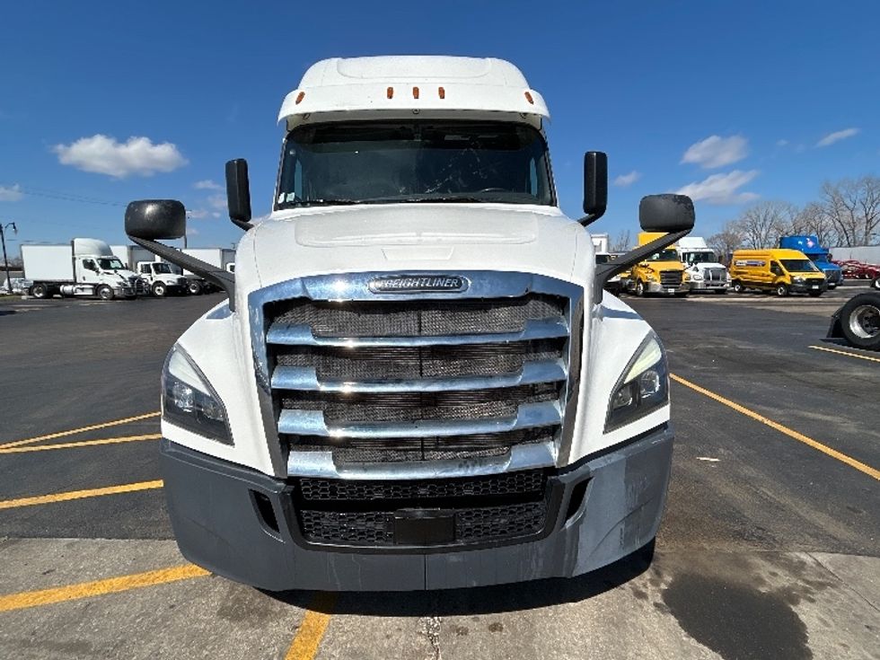 Sleeper Tractor-Heavy Duty Tractors-Freightliner-2020-T12664ST-East Chicago-IN-246,132\n\t\tmiles-$ 71,250 - Image 2