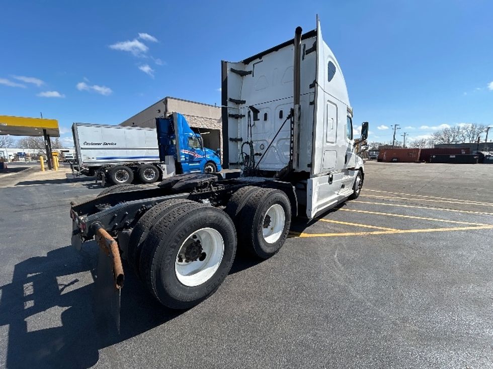 Sleeper Tractor-Heavy Duty Tractors-Freightliner-2020-T12664ST-East Chicago-IN-246,132\n\t\tmiles-$ 71,250 - Image 7