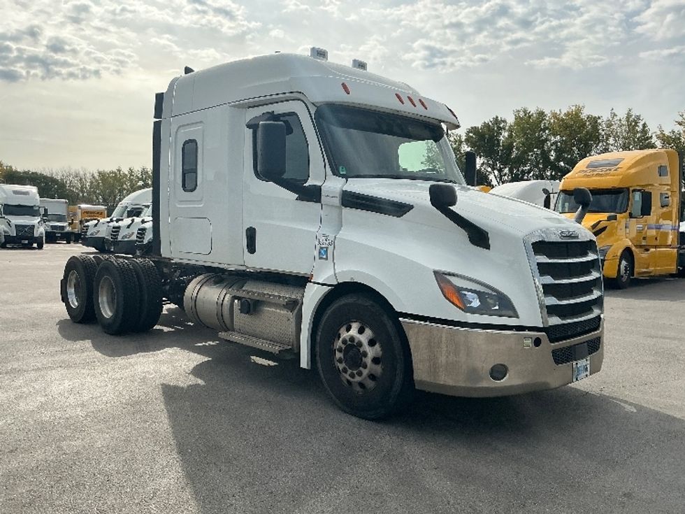 Sleeper Tractor-Heavy Duty Tractors-Freightliner-2020-T12664ST-East Chicago-IN-260,126\n\t\tmiles-$ 75,000 - Image 1