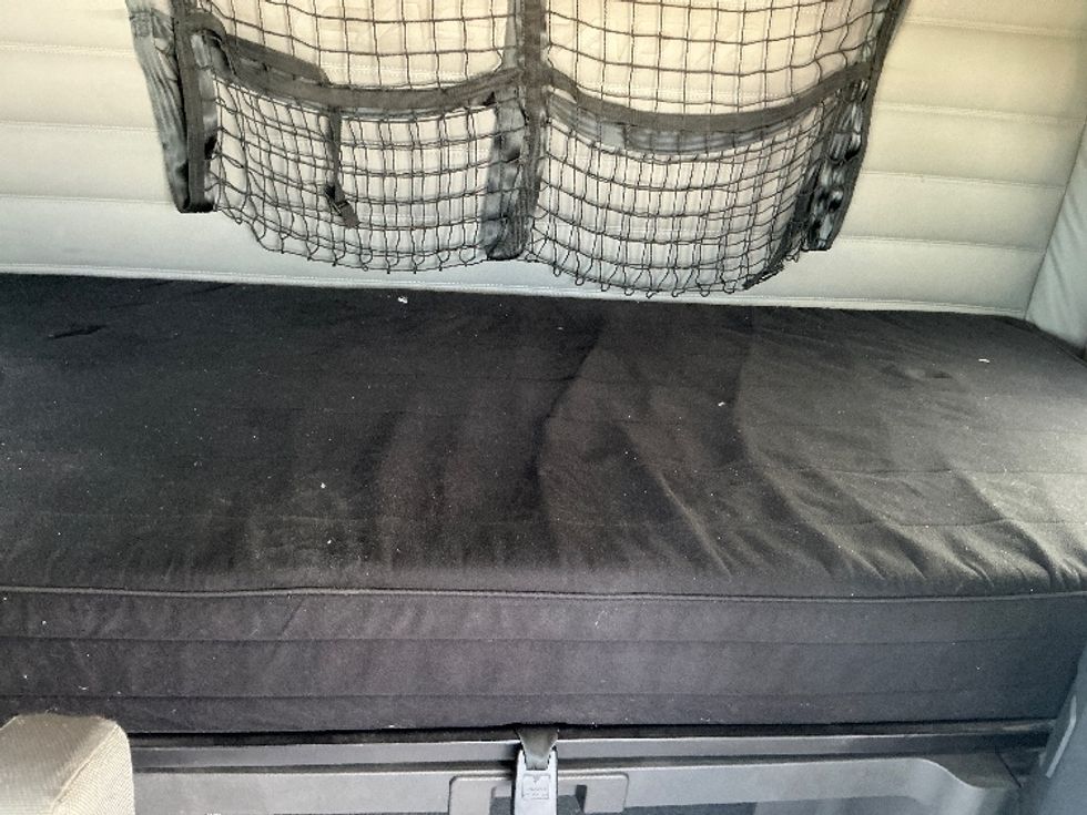 Sleeper Tractor-Heavy Duty Tractors-Freightliner-2020-T12664ST-East Chicago-IN-260,126\n\t\tmiles-$ 75,000 - Image 17