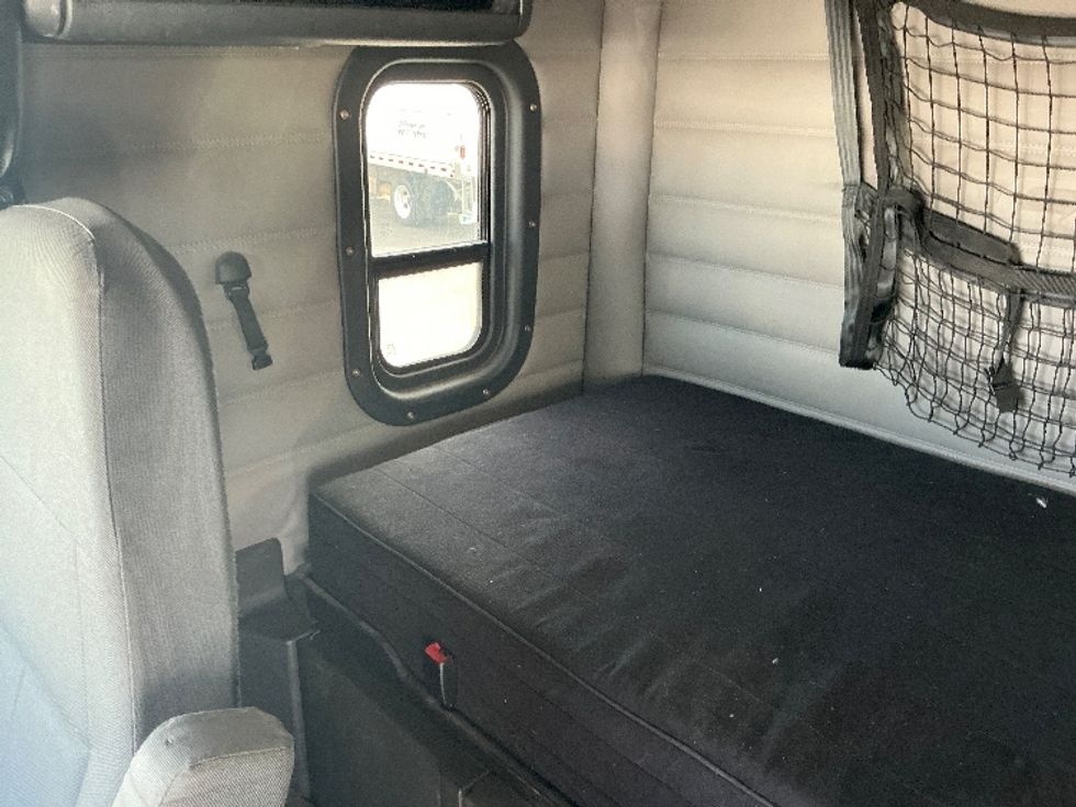 Sleeper Tractor-Heavy Duty Tractors-Freightliner-2020-T12664ST-East Chicago-IN-260,126\n\t\tmiles-$ 75,000 - Image 19