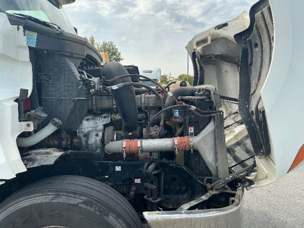 Sleeper Tractor-Heavy Duty Tractors-Freightliner-2020-T12664ST-East Chicago-IN-260,126\n\t\tmiles-$ 75,000 - Image 20