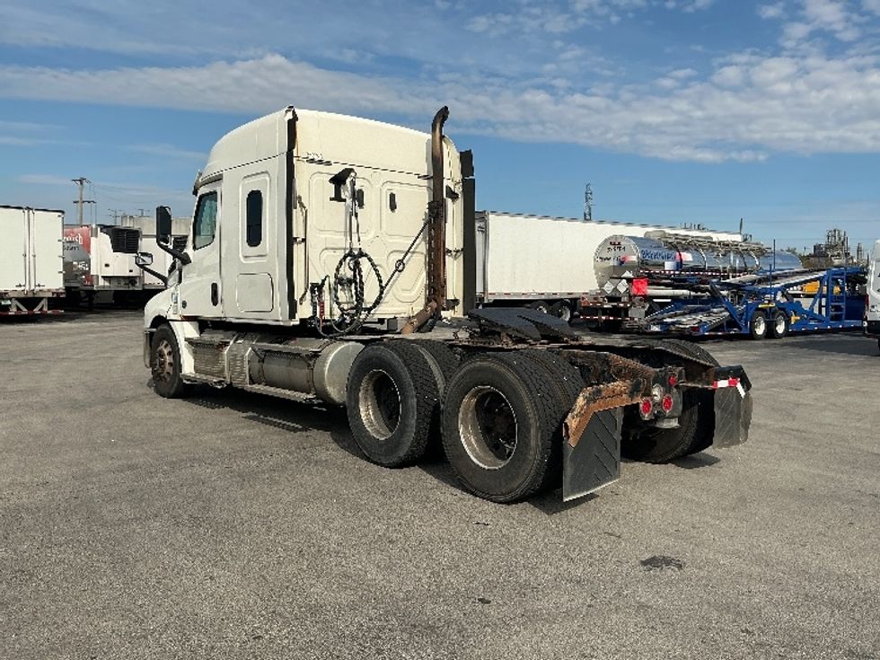 Sleeper Tractor-Heavy Duty Tractors-Freightliner-2020-T12664ST-East Chicago-IN-260,126\n\t\tmiles-$ 75,000 - Image 5
