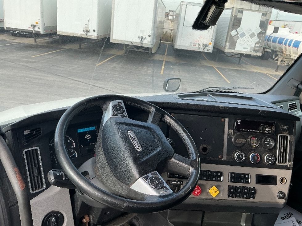 Sleeper Tractor-Heavy Duty Tractors-Freightliner-2020-T12664ST-East Chicago-IN-275,949\n\t\tmiles-$ 74,000 - Image 10