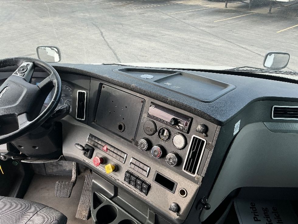 Sleeper Tractor-Heavy Duty Tractors-Freightliner-2020-T12664ST-East Chicago-IN-275,949\n\t\tmiles-$ 74,000 - Image 12
