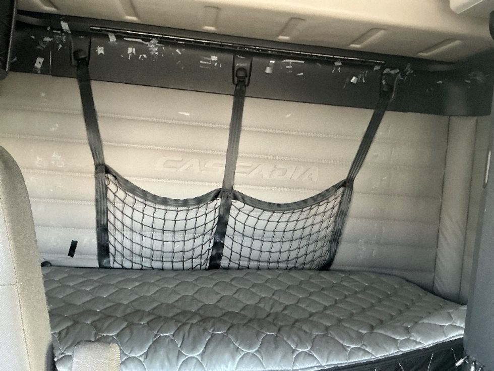 Sleeper Tractor-Heavy Duty Tractors-Freightliner-2020-T12664ST-East Chicago-IN-275,949\n\t\tmiles-$ 74,000 - Image 15