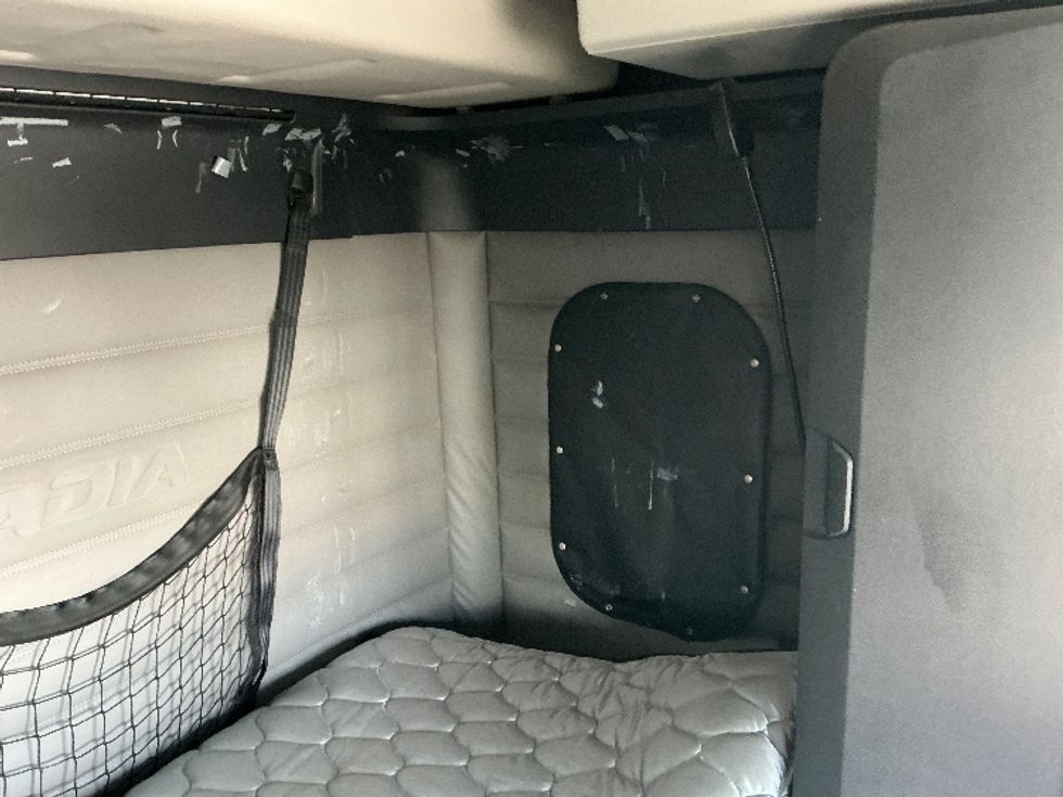 Sleeper Tractor-Heavy Duty Tractors-Freightliner-2020-T12664ST-East Chicago-IN-275,949\n\t\tmiles-$ 74,000 - Image 17