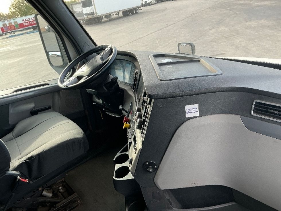 Sleeper Tractor-Heavy Duty Tractors-Freightliner-2020-T12664ST-East Chicago-IN-275,949\n\t\tmiles-$ 74,000 - Image 21