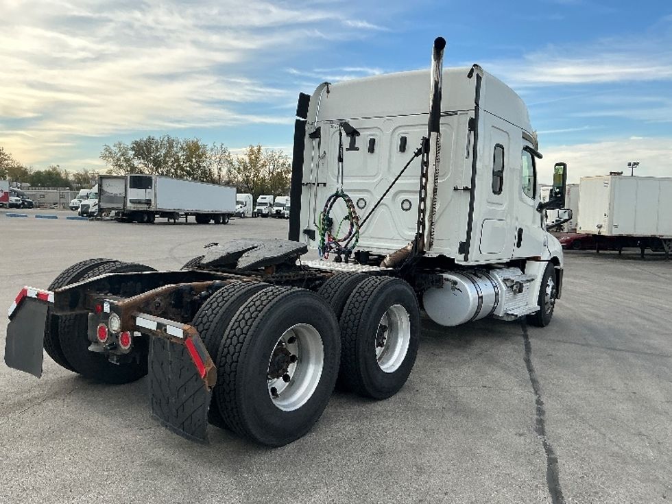 Sleeper Tractor-Heavy Duty Tractors-Freightliner-2020-T12664ST-East Chicago-IN-275,949\n\t\tmiles-$ 74,000 - Image 7