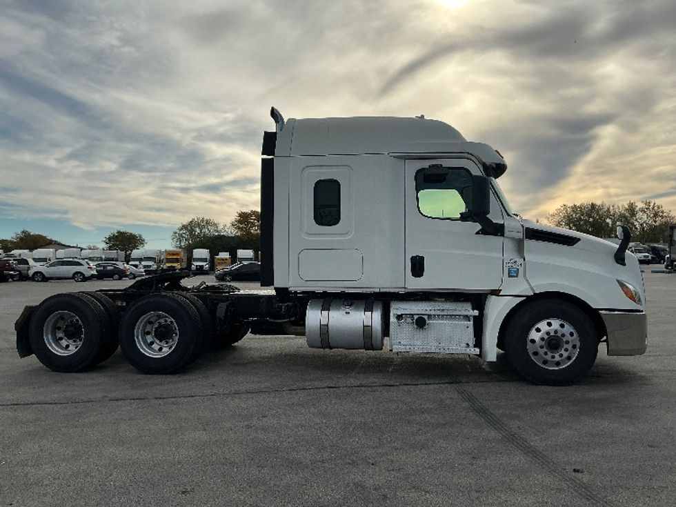 Sleeper Tractor-Heavy Duty Tractors-Freightliner-2020-T12664ST-East Chicago-IN-275,949\n\t\tmiles-$ 74,000 - Image 8