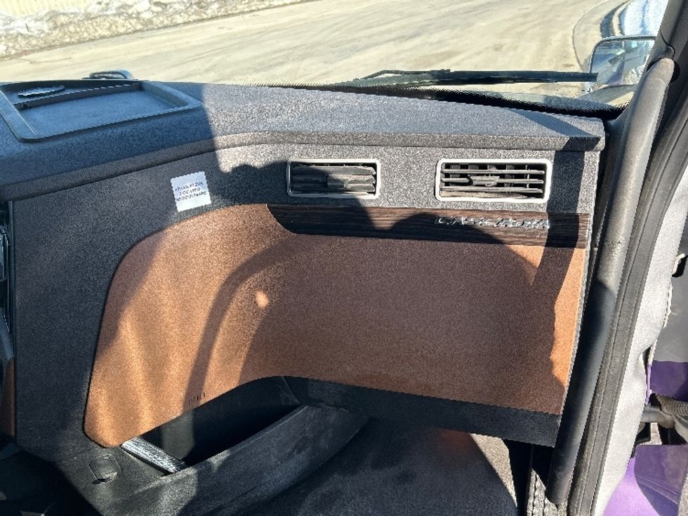 Sleeper Tractor-Heavy Duty Tractors-Freightliner-2020-T12664ST-East Chicago-IN-281,381\n\t\tmiles-$ 74,500 - Image 14