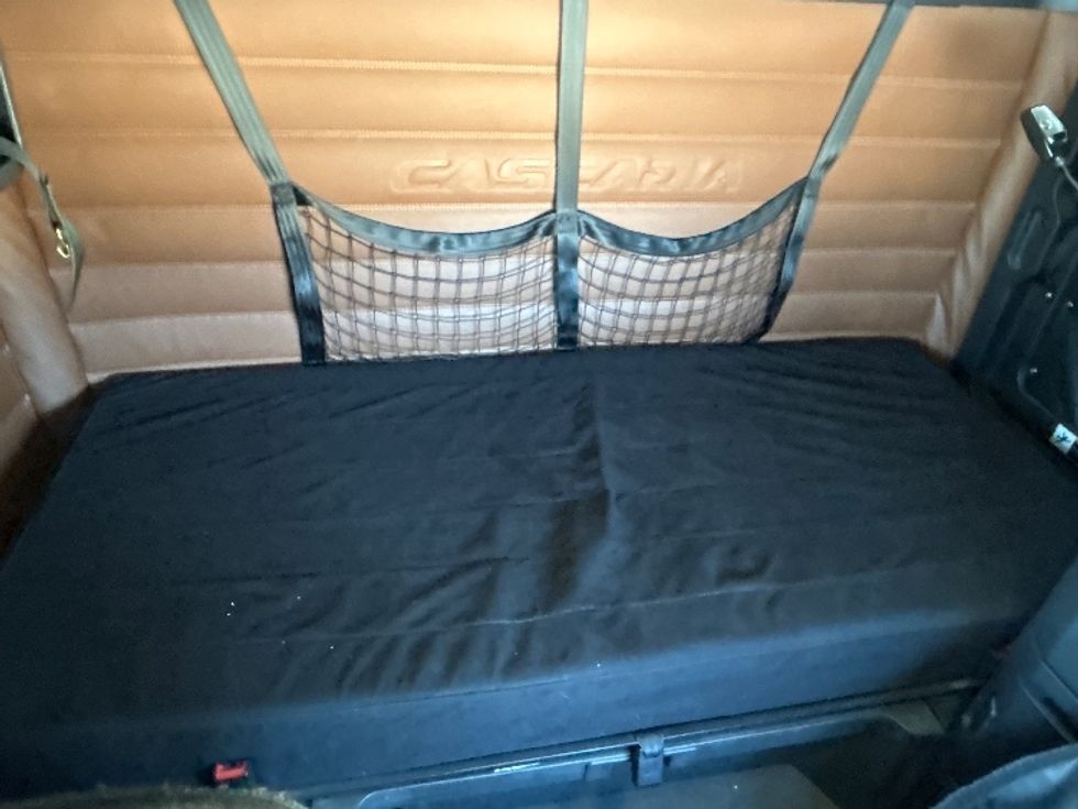 Sleeper Tractor-Heavy Duty Tractors-Freightliner-2020-T12664ST-East Chicago-IN-281,381\n\t\tmiles-$ 74,500 - Image 17