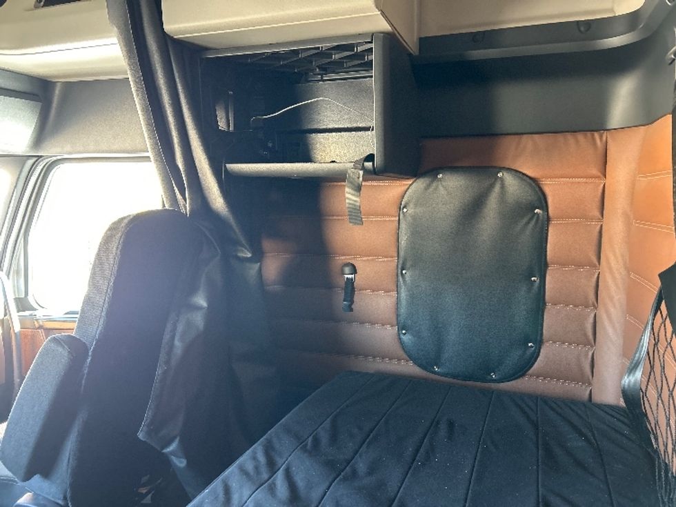 Sleeper Tractor-Heavy Duty Tractors-Freightliner-2020-T12664ST-East Chicago-IN-281,381\n\t\tmiles-$ 74,500 - Image 19