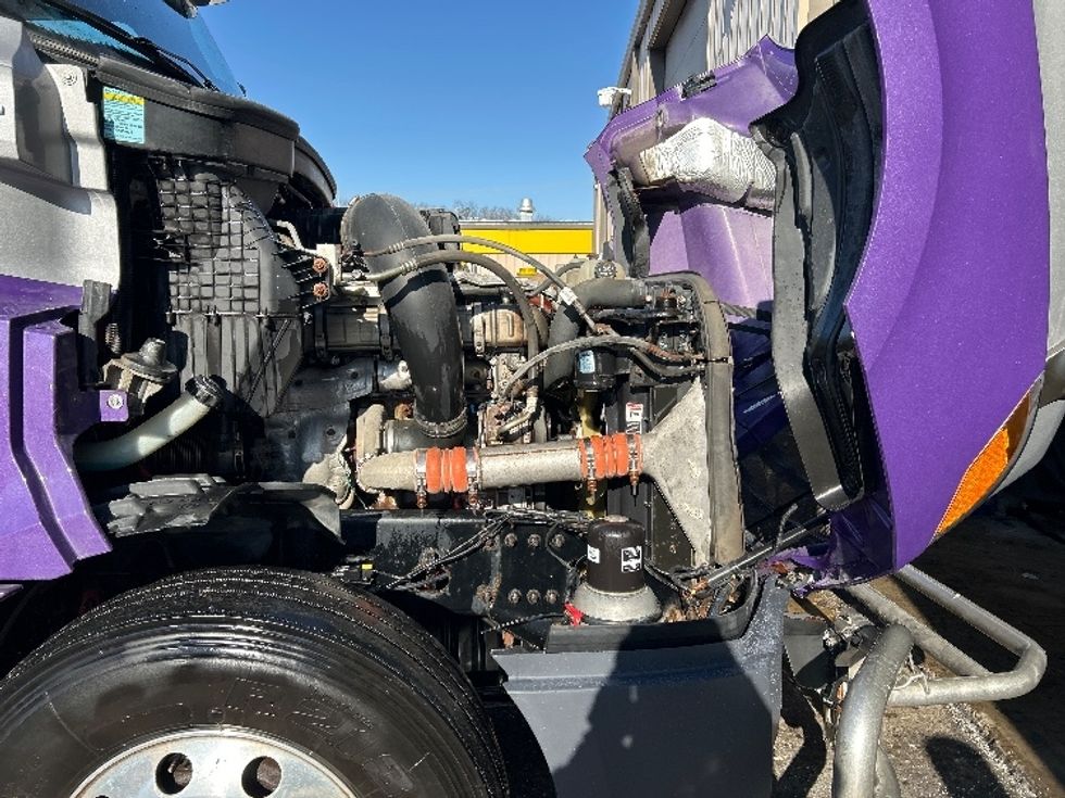 Sleeper Tractor-Heavy Duty Tractors-Freightliner-2020-T12664ST-East Chicago-IN-281,381\n\t\tmiles-$ 74,500 - Image 20