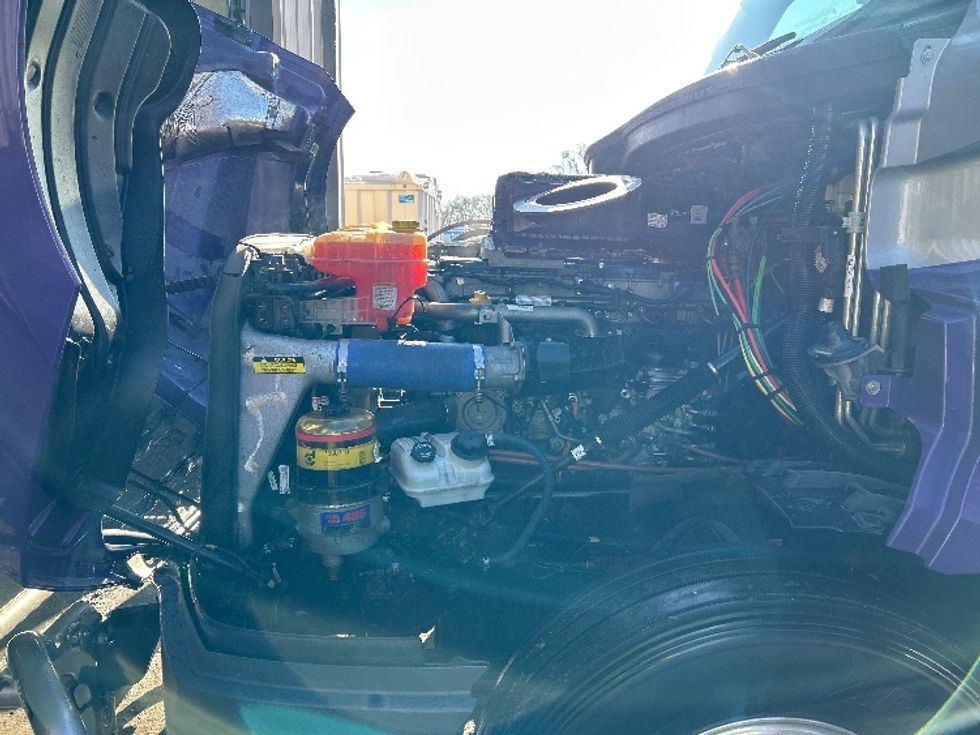 Sleeper Tractor-Heavy Duty Tractors-Freightliner-2020-T12664ST-East Chicago-IN-281,381\n\t\tmiles-$ 74,500 - Image 21