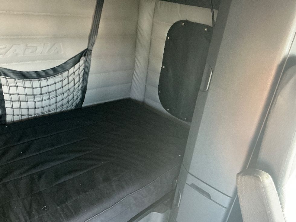 Sleeper Tractor-Heavy Duty Tractors-Freightliner-2020-T12664ST-East Chicago-IN-318,587\n\t\tmiles-$ 72,000 - Image 18