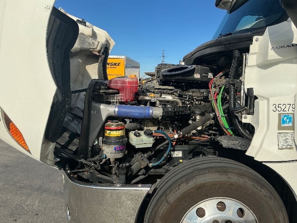 Sleeper Tractor-Heavy Duty Tractors-Freightliner-2020-T12664ST-East Chicago-IN-318,587\n\t\tmiles-$ 72,000 - Image 21
