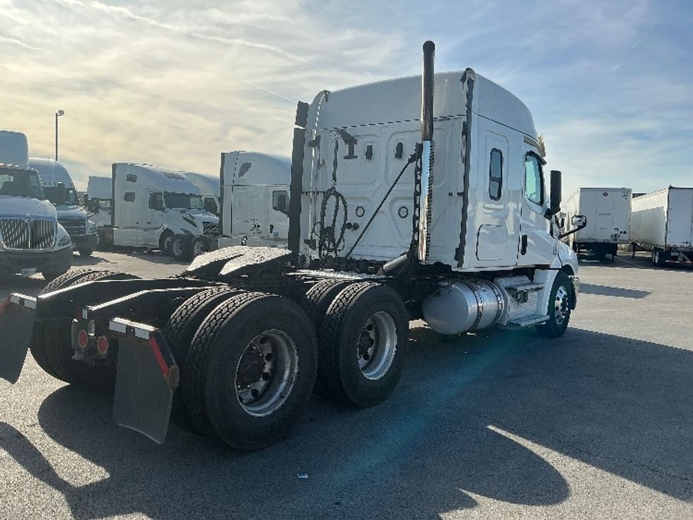 Sleeper Tractor-Heavy Duty Tractors-Freightliner-2020-T12664ST-East Chicago-IN-318,587\n\t\tmiles-$ 72,000 - Image 7