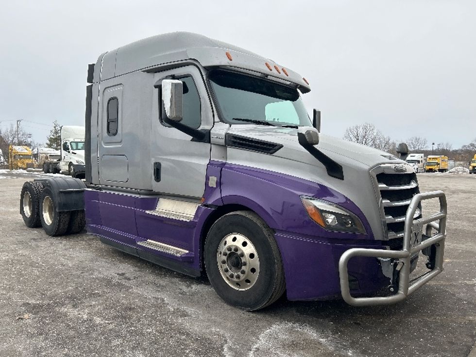 Sleeper Tractor-Heavy Duty Tractors-Freightliner-2020-T12664ST-East Chicago-IN-359,363\n\t\tmiles-$ 72,500 - Image 1