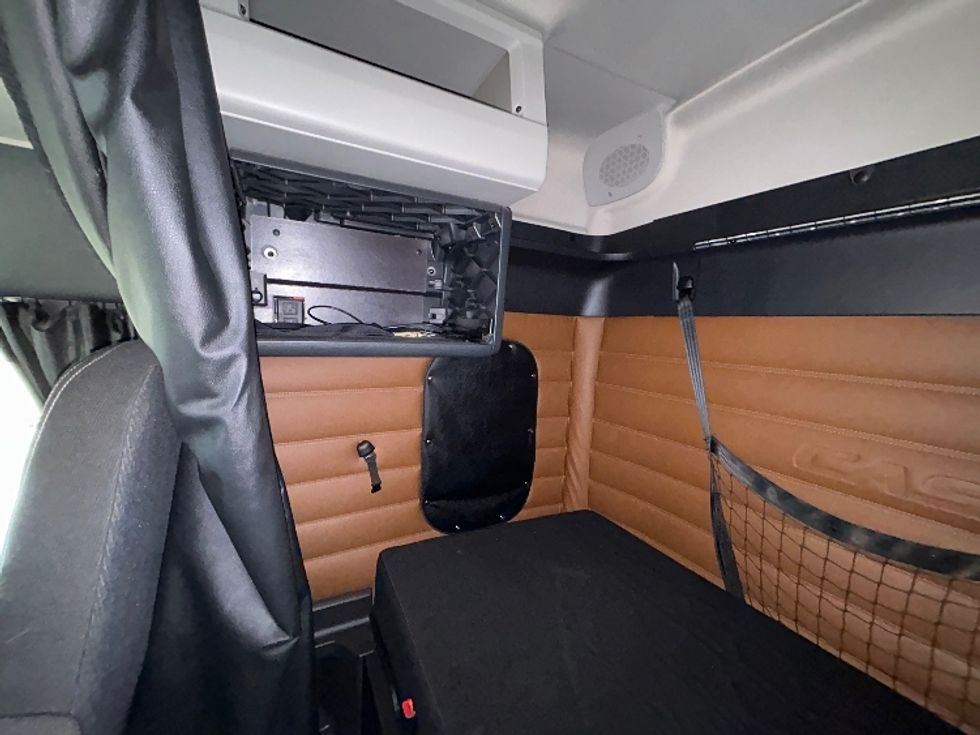 Sleeper Tractor-Heavy Duty Tractors-Freightliner-2020-T12664ST-East Chicago-IN-359,363\n\t\tmiles-$ 72,500 - Image 18