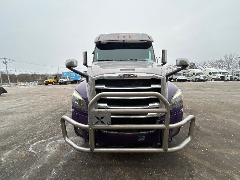 Sleeper Tractor-Heavy Duty Tractors-Freightliner-2020-T12664ST-East Chicago-IN-359,363\n\t\tmiles-$ 72,500 - Image 2